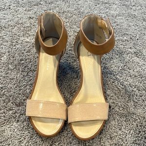 Neutral wedges